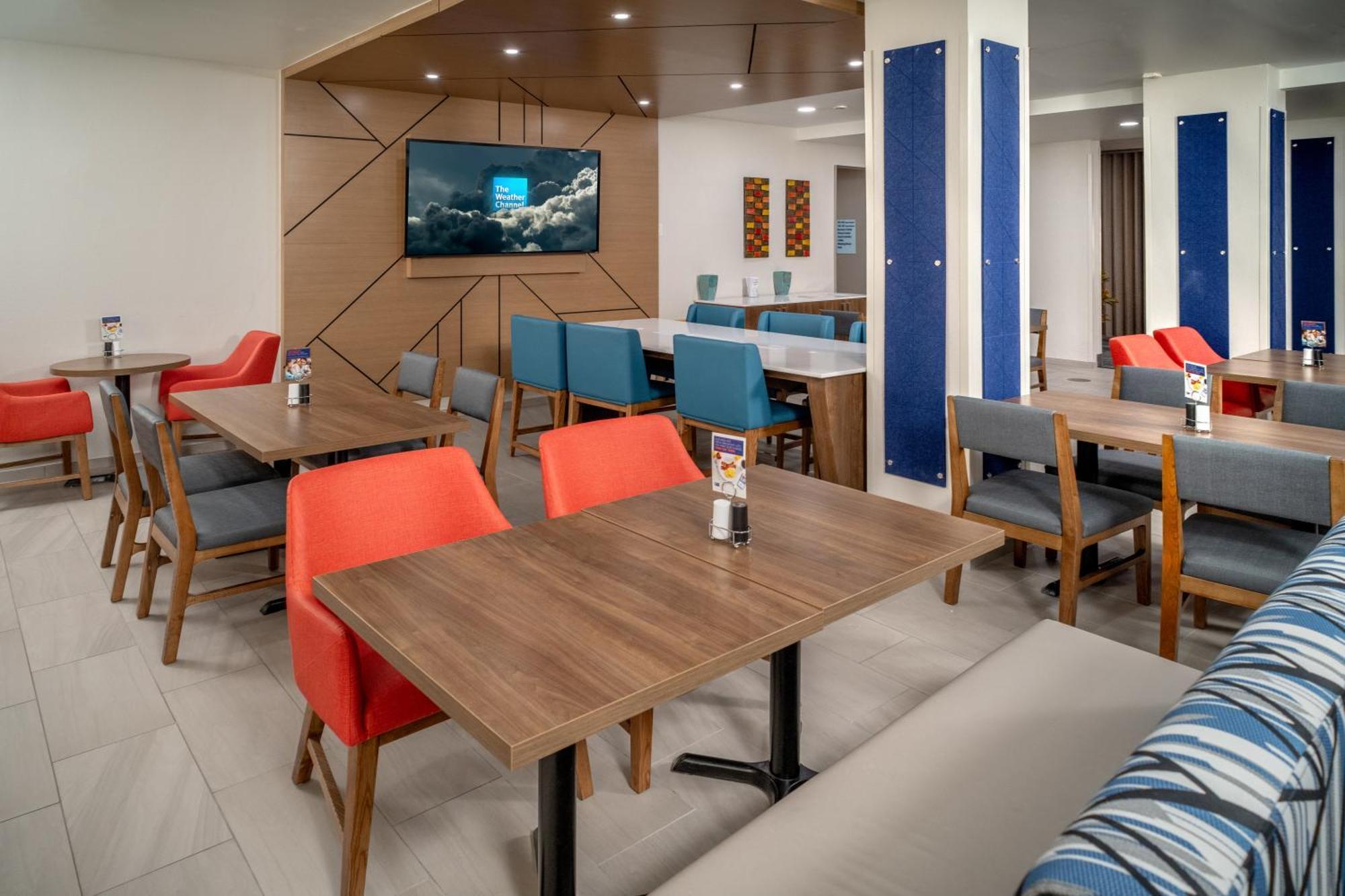 Holiday Inn Express & Suites Cross Lanes By Ihg Buitenkant foto