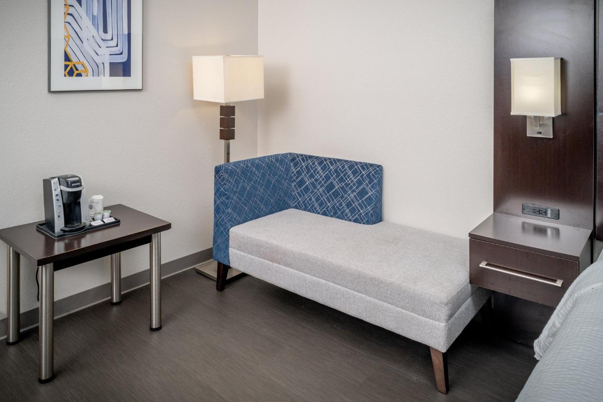Holiday Inn Express & Suites Cross Lanes By Ihg Buitenkant foto