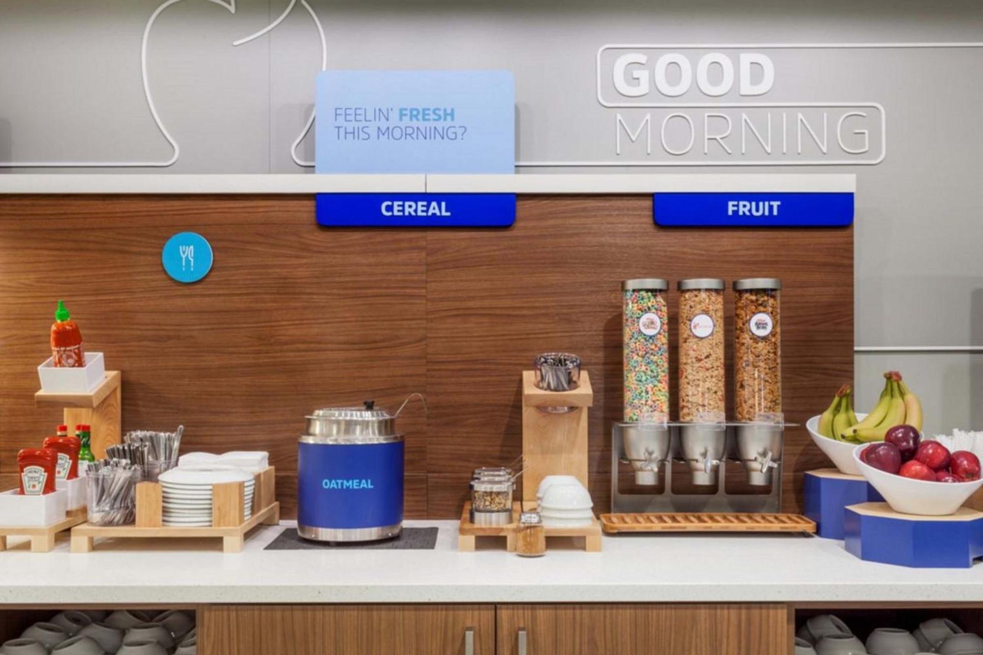 Holiday Inn Express & Suites Cross Lanes By Ihg Buitenkant foto