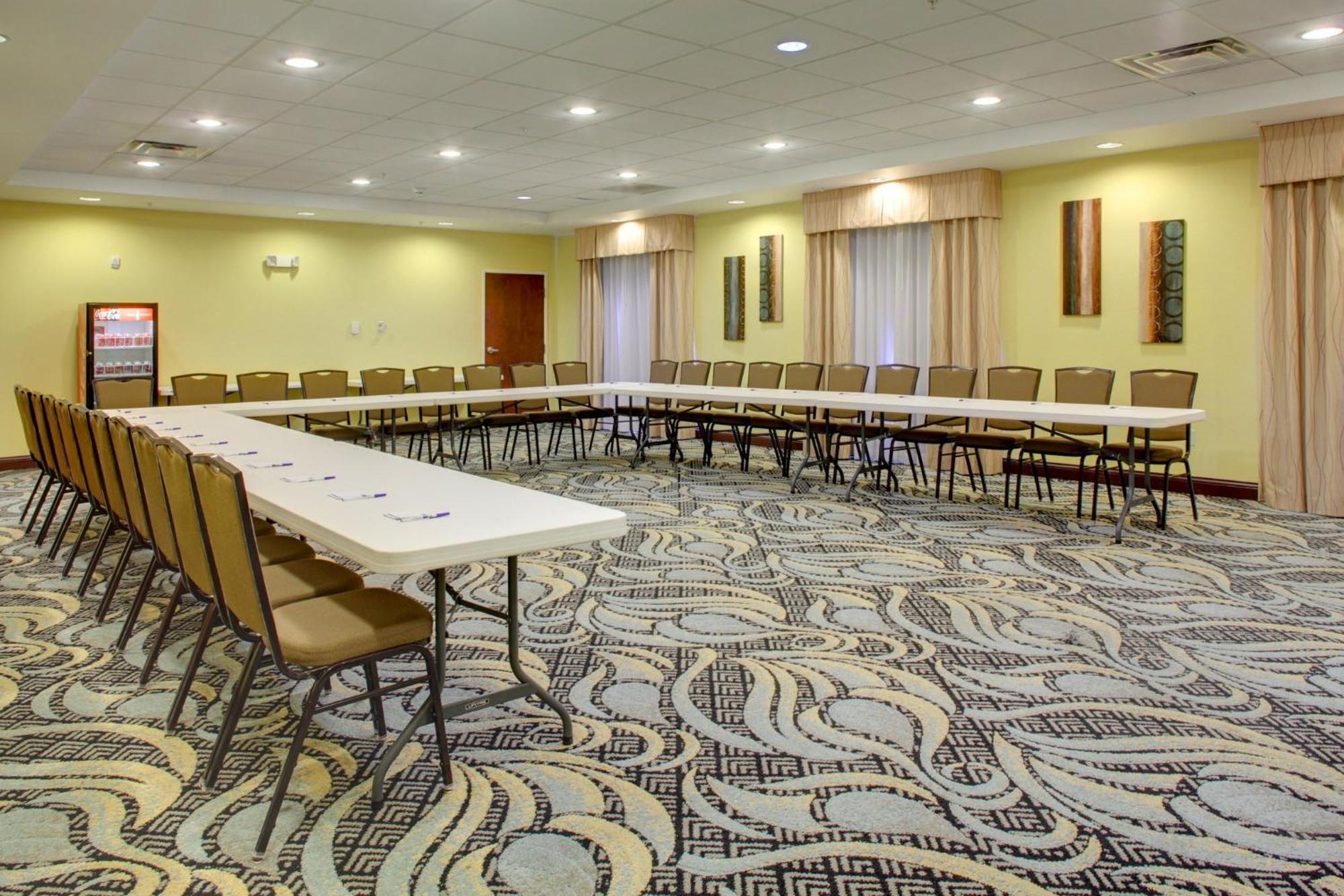 Holiday Inn Express & Suites Cross Lanes By Ihg Buitenkant foto